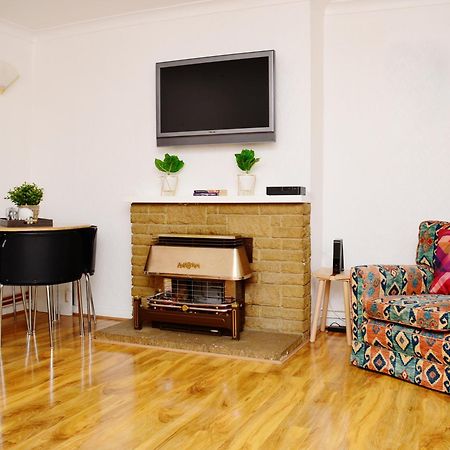 33Sm Dreams Unlimited Serviced Accommodation- Staines - Heathrow Stanwell Exterior photo