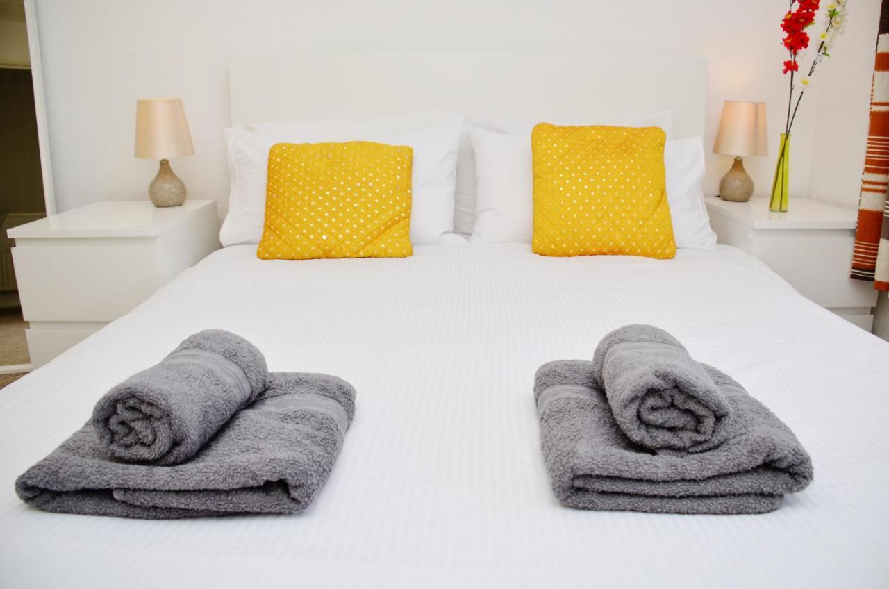 33Sm Dreams Unlimited Serviced Accommodation- Staines - Heathrow Stanwell Exterior photo