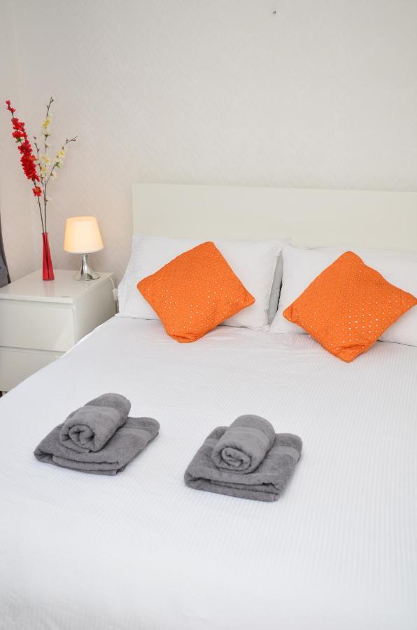 33Sm Dreams Unlimited Serviced Accommodation- Staines - Heathrow Stanwell Exterior photo